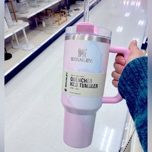 NWT Stanley 40oz StainlessSteel H2.0 FlowState
Quencher Tumbler Watercolor Tulle